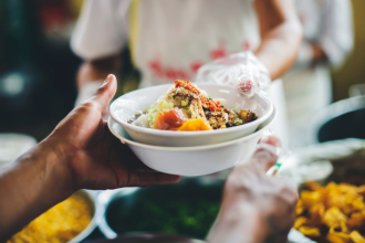 Bruno Garcia Redondo apresenta programas estruturais, como o PAA e o PNAE, que fortalecem a segurança alimentar em comunidades vulneráveis.