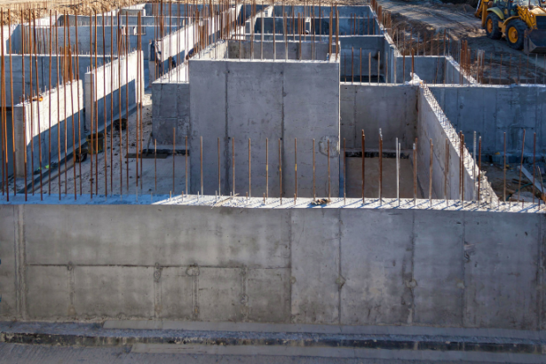 Valderci Malagosini Machado apresenta testes simples para garantir a qualidade dos blocos de concreto.