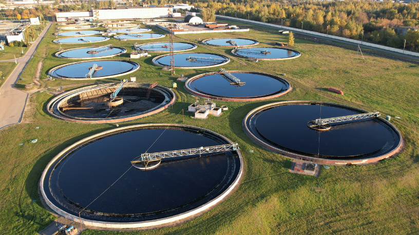 O tratamento de efluentes ganha eficiência com tecnologias sustentáveis aplicadas por empresas, destaque para a expertise da Versa Engenharia Ambiental Ltda.