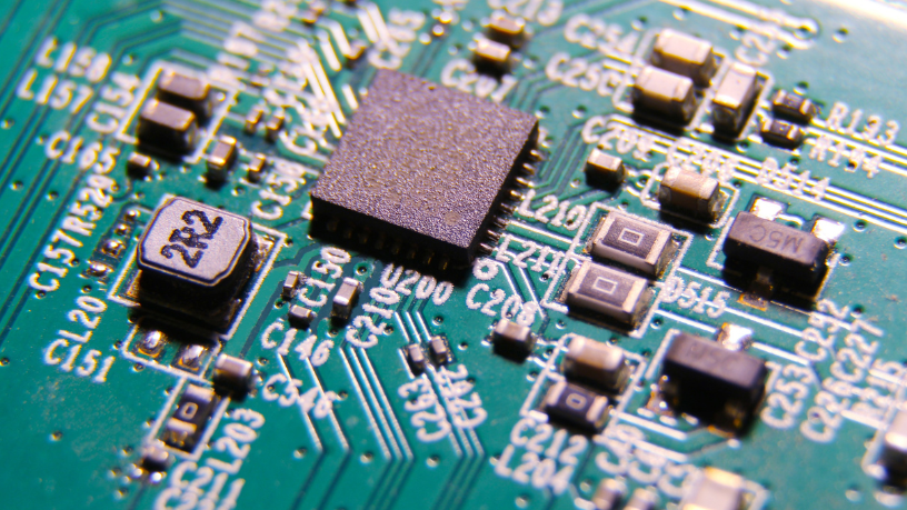 Ediney Jara de Oliveira analisa como a disputa tecnológica por semicondutores e infraestrutura digital redefine poder econômico, inovação e soberania global.