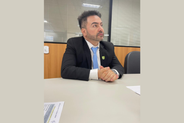 A economia atual impacta a vida cotidiana ao alterar preços, oportunidades e decisões das famílias, afirma Ademir Pereira de Andrade.