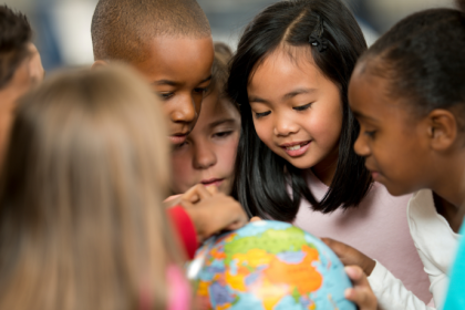 Ao integrar território e conhecimento, Sérgio Bento De Araújo fortalece o debate sobre turismo nas escolas como estratégia de currículo ativo e aprendizagem significativa.