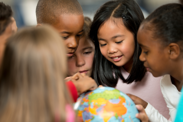 Ao integrar território e conhecimento, Sérgio Bento De Araújo fortalece o debate sobre turismo nas escolas como estratégia de currículo ativo e aprendizagem significativa.